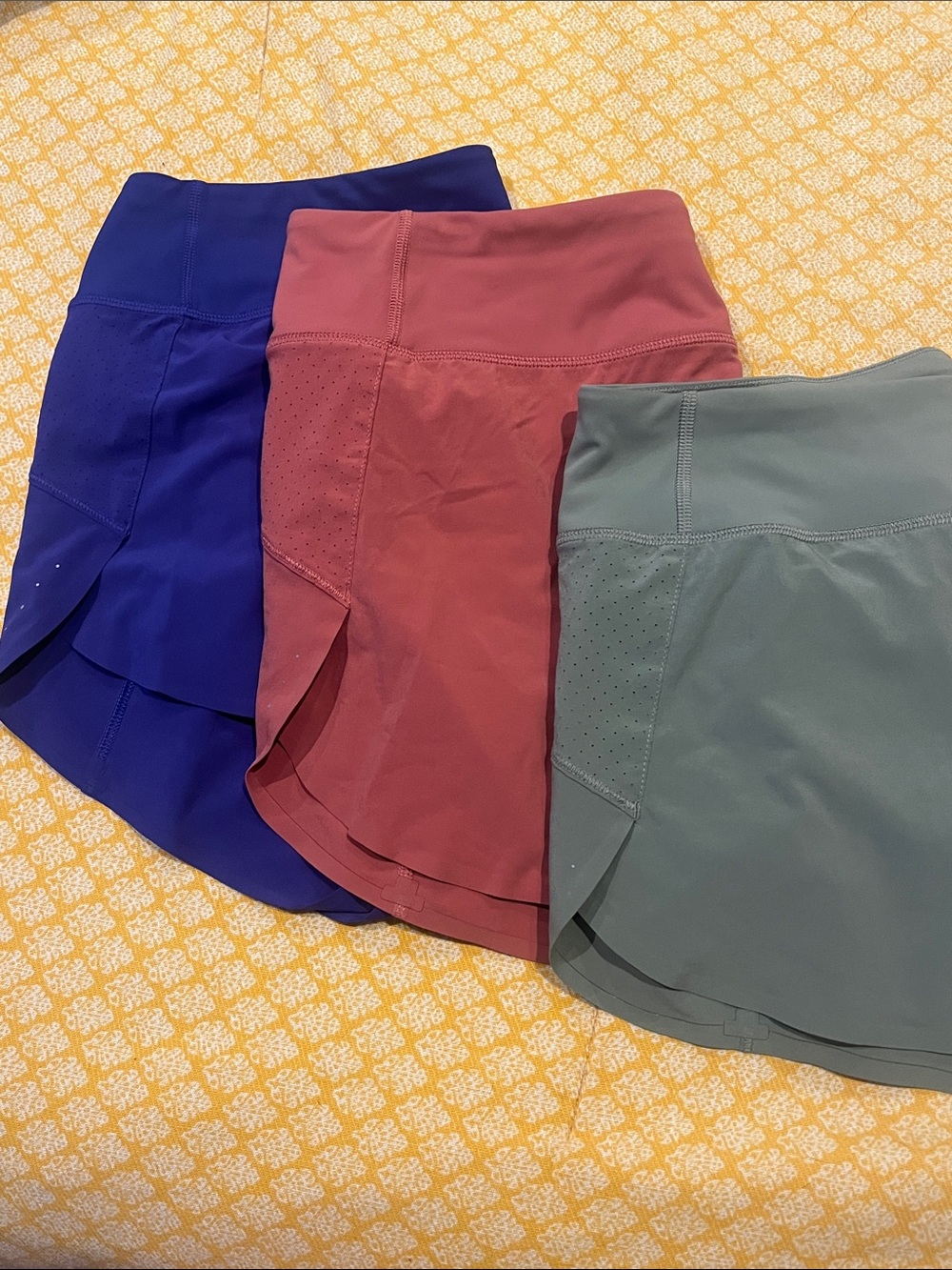 Athleta Run With it Short (size M)
